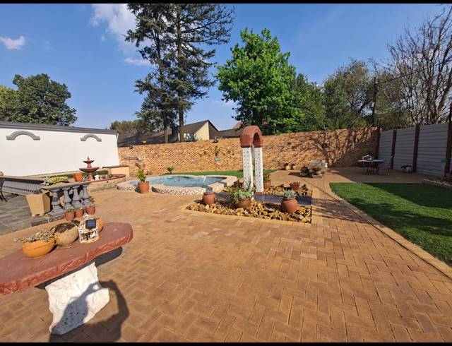 4 BEDROOM FREEHOLD FOR SALE IN ASTON MANOR